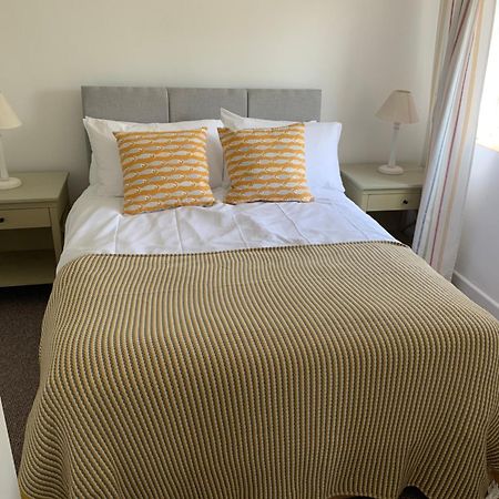 Lovely Home From Home Apartment 8 Mins Walk To Beach With Free Parking And Sun Deck 2 Bed Sleeps 4 Лайм-Реджис Екстер'єр фото
